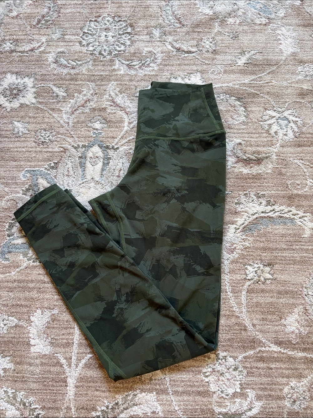 High-Waist Green Camo Leggings — Women's Activewear